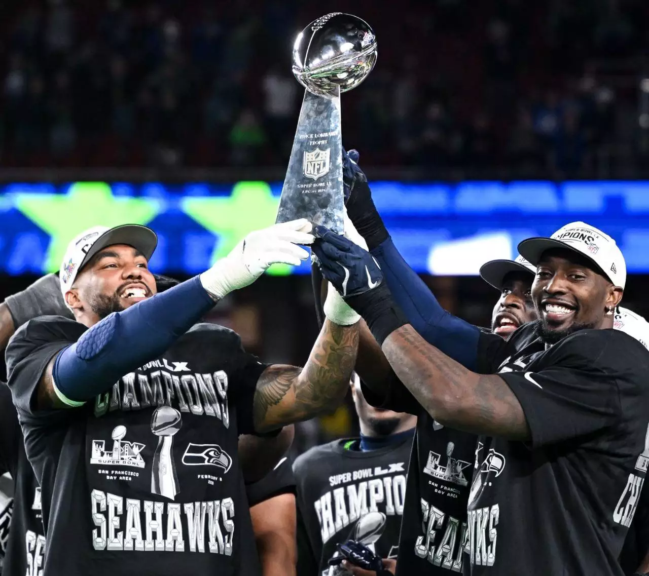 Jogadores do Seattle Seahawks comemoram a conquista Super Bowl LX