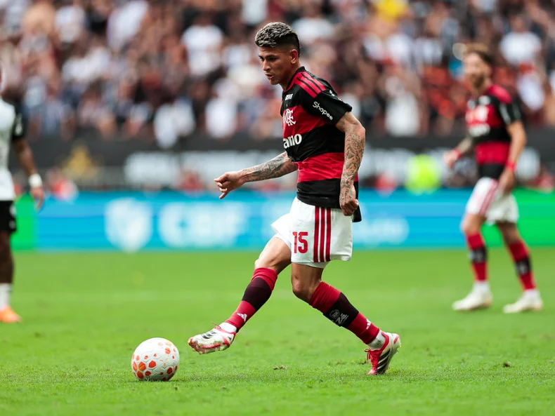 CBF afirma que expulsão de Carrascal seguiu protocolo do VAR na Supercopa Rei.