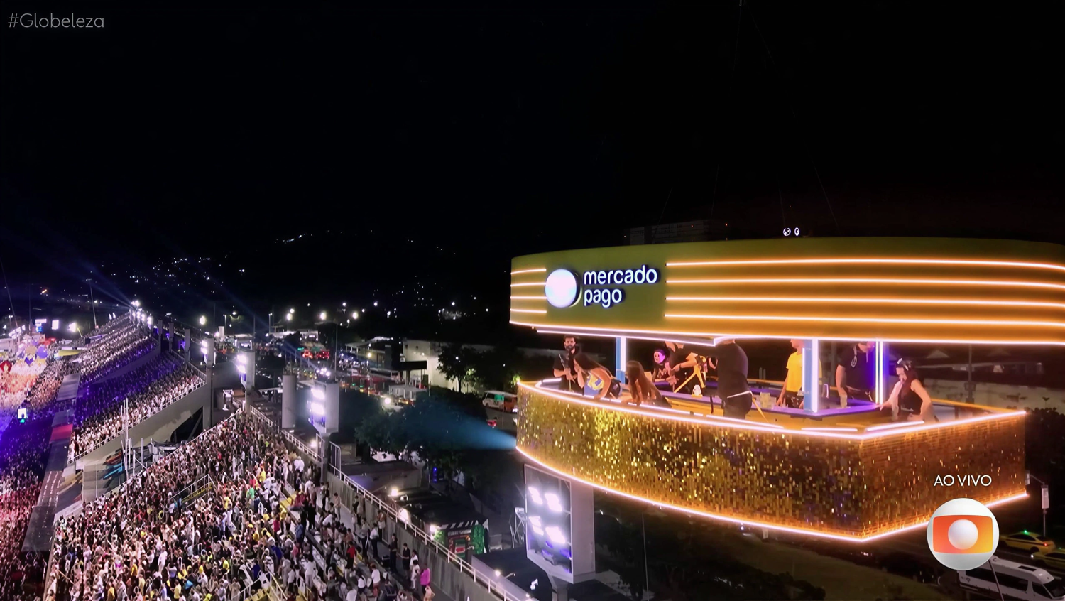 Gabriela e Chaiany deixaram temporariamente a casa e aproveitaram a noite na folia