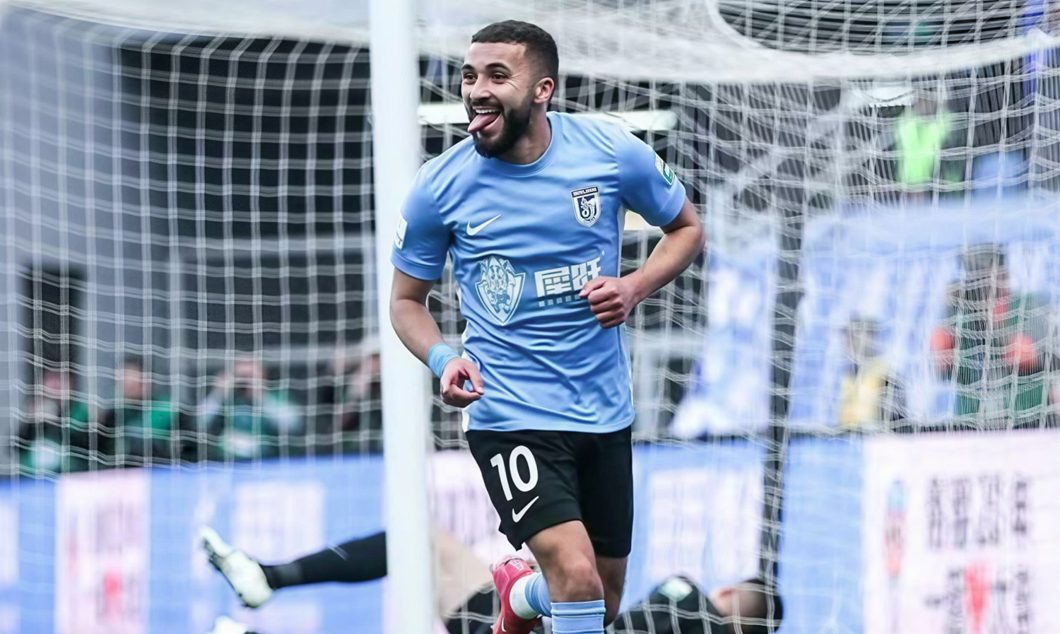 Corinthians encaminha contratação do meia Zakaria Labyad