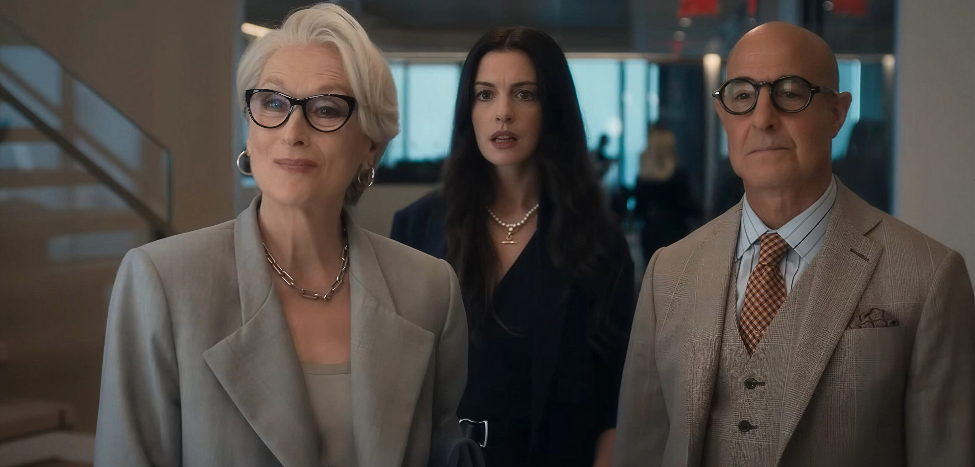 Trailer de O Diabo Veste Prada 2 revela reencontro de personagens em nova fase da revista Runway.