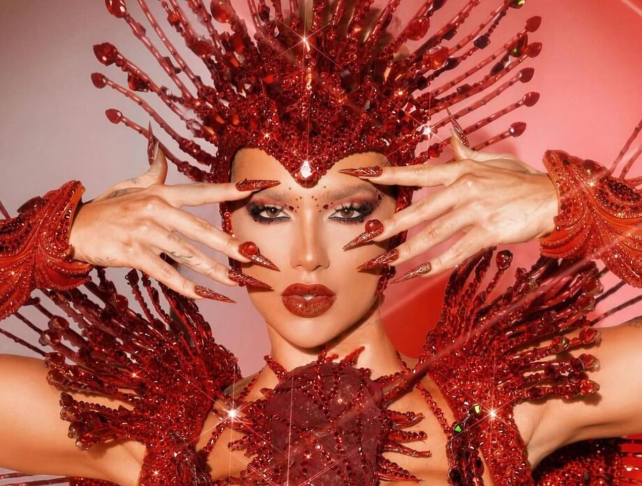 Virginia Fonseca estreiou como rainha de bateria da Grande Rio na Sapucaí.