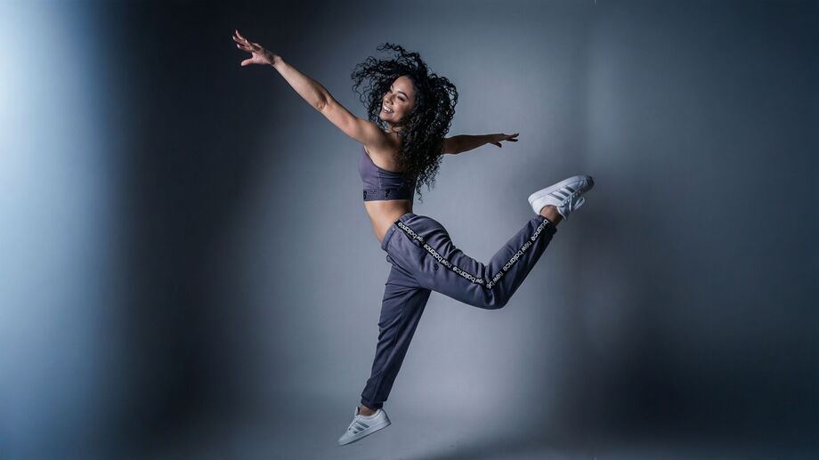 Ingrid, dançarina de MS, se destaca no forró e inaugura estúdio para transformar a vida de novas alunas.