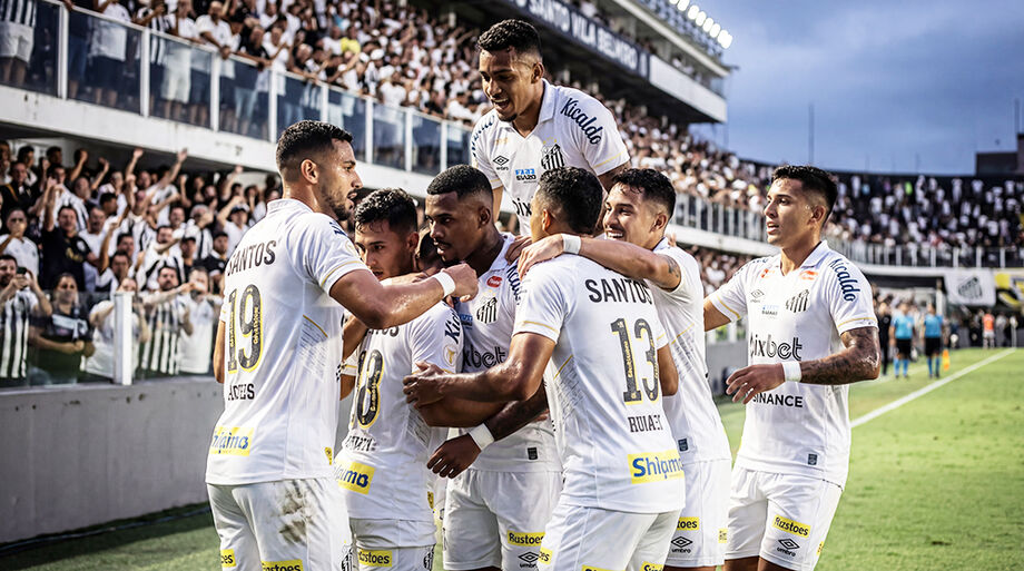 Santos tem 45 dias para quitar dívida com clube português e liberar inscrição de reforços.