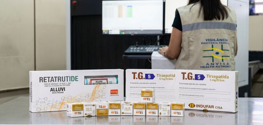 Operação Visa-Protege em MS apreende mais de R$ 1 milhão em medicamentos falsificados, incluindo canetas emagrecedoras, provenientes do Paraguai.