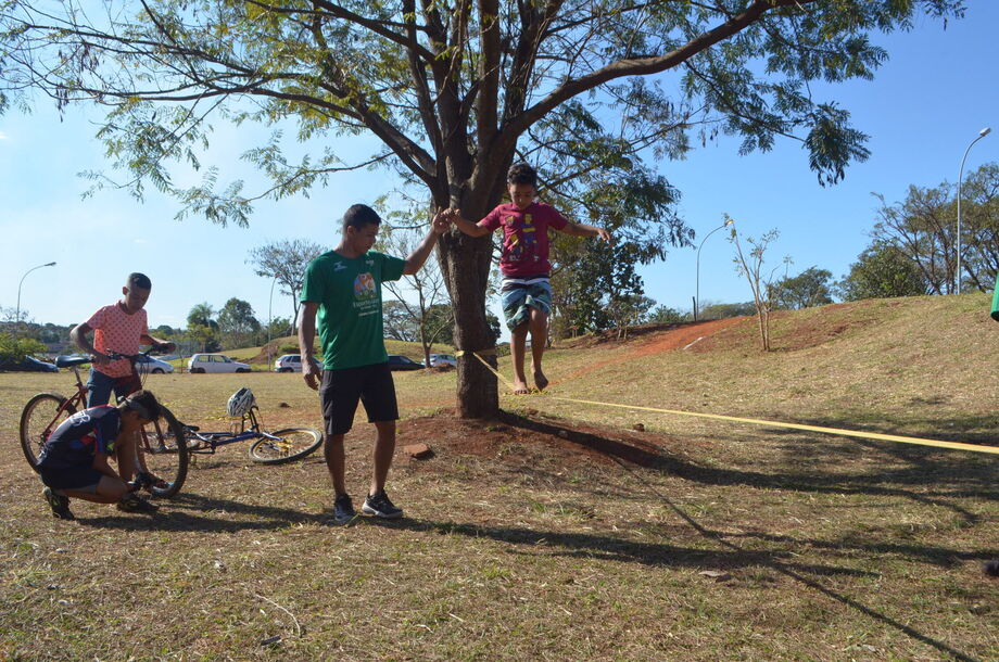 Aulas temáticas de Carnaval da Funesp integram o programa Movimenta CG e oferecem lazer e atividade física gratuita em Campo Grande.