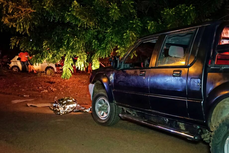 Polícia isolou o local após atropelamento que matou idosa no Jardim Canaã IV, em Dourados