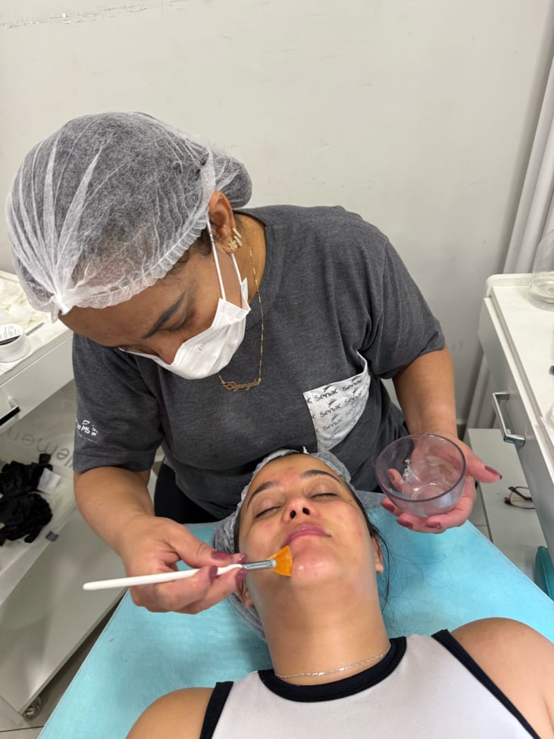 Profissionais acima de 45 anos estão encontrando na Estética e Cosmética uma nova oportunidade de carreira, com curso especializado e descontos no Senac MS.