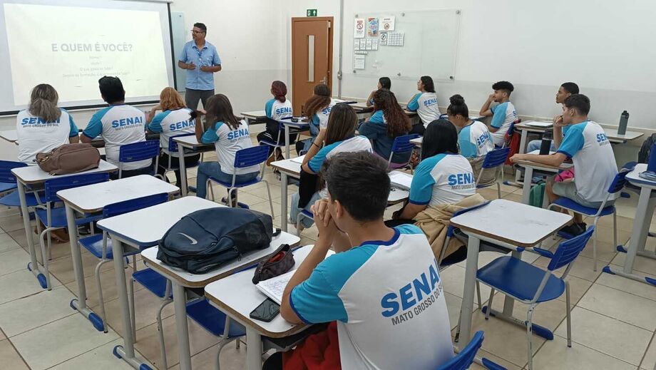 Jovens participam de curso técnico do Senai pelo programa Jovens do Amanhã, que oferece auxílio educacional de R$ 300 em MS