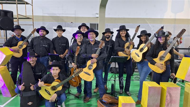 Curso gratuito de viola caipira abre vagas em Corumbá; aulas começam em março e instrumento é fornecido aos alunos.