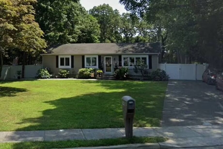 Brasileira foi morta a facadas em residência em Farmingville, no estado de Nova York.