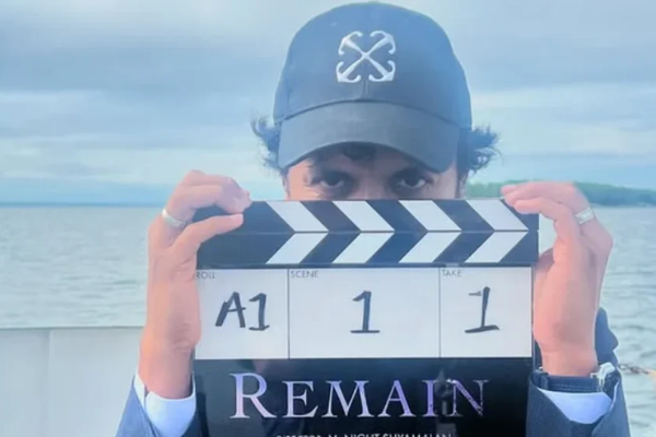 Remain é o novo thriller romântico de M. Night Shyamalan, com estreia marcada para fevereiro de 2027.