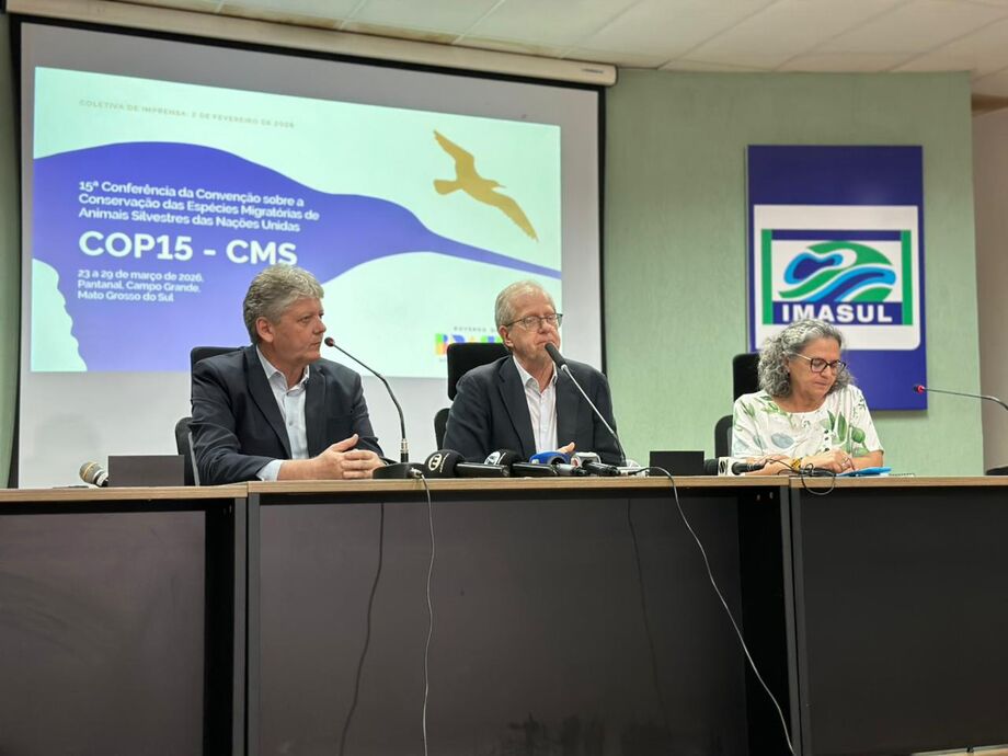 Autoridades federais e estaduais durante entrevista coletiva no Auditório do Imasul, no Parque dos Poderes, em Campo Grande, sobre a realização da COP15 das Espécies Migratórias.