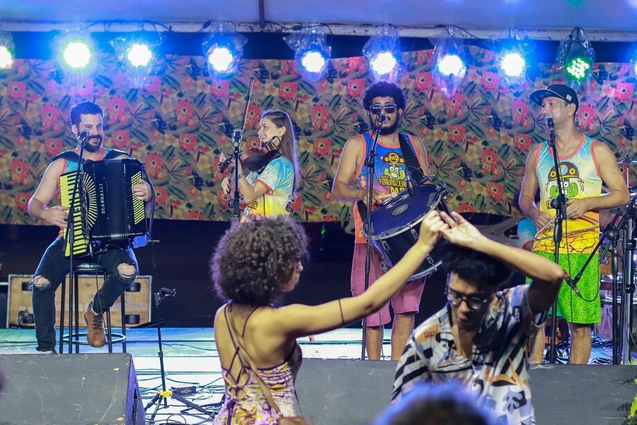 Segundo esquenta do Bloco Forrozeiros MS no Capivas reúne DJ Tody, Flor de Pequi e prepara o público para o CarnaForró 2026 em Campo Grande.