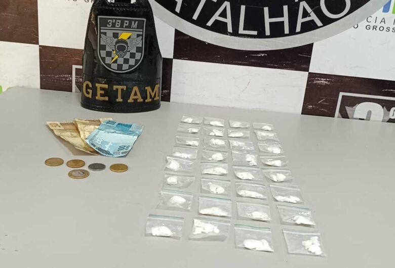 Polícia Militar prendeu suspeito por tráfico de drogas na Vila Industrial, em Dourados