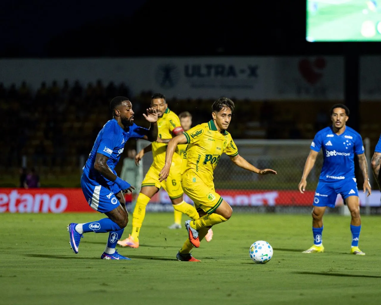 Cruzeiro busca empate contra o Mirassol e conquista primeiro ponto no Brasileiro.