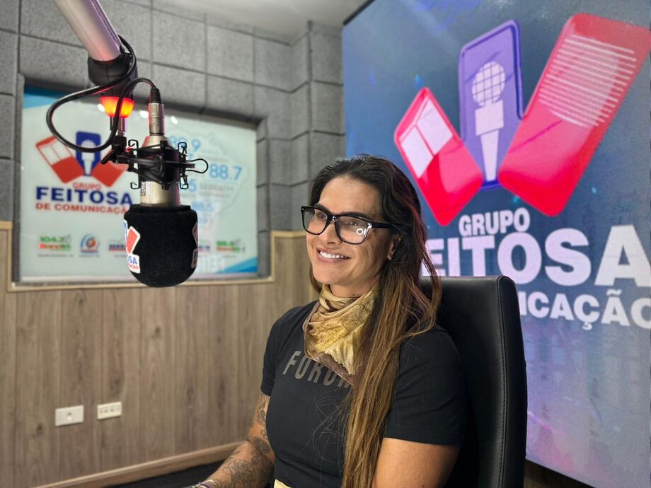A secretária de Turismo, Cultura e Esporte de Rio Verde, Josy Madruga, durante entrevista no estúdio do Giro Estadual de Notícias, detalha a retomada do carnaval no município.