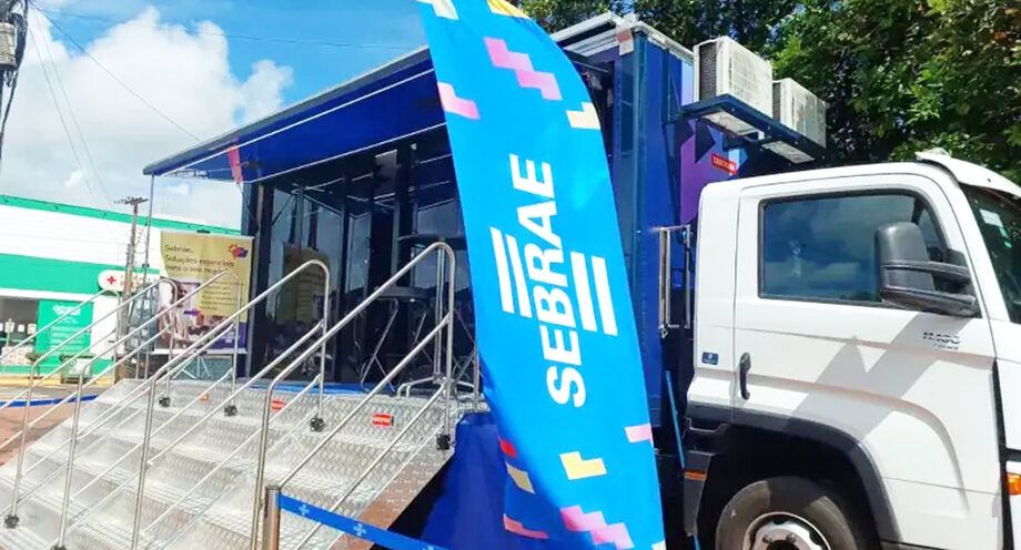 Unidade do Sebrae Móvel leva atendimento gratuito a empreendedores na Avenida Barão do Rio Branco, em Rio Verde de Mato Grosso.