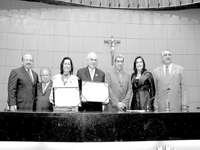 A sessão solene foi proposta e presidida pelo deputado Akira Otsubo, do PMDB.