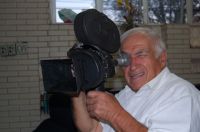 O cineasta Abboud Lahdo revivendo a época da filmagem de “Paralelos Trágicos”.