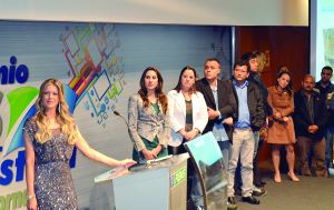 A jornalista Renata Fan, que foi a mestre de cerimônia da entrega do Prêmio