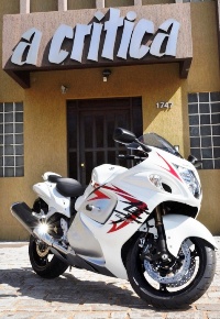 Pilotamos a nova Suzuki Suzuki GSX 1300R Hayabusa com absurdos 197 cavalos com velocidade limite de