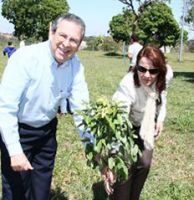 Leonardo Barbirato, presidente da Águas Guariroba, e Ada Lima, diretora regional da Plaenge