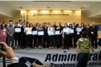 Acadêmicos do curso de Administração da Anhanguera, foram homenageados, na Câmara Municipal