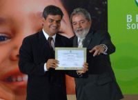 O prefeito Nelson Trad Filho recebeu das mãos do presidente Lula o prêmio “Brasil Sorridente”