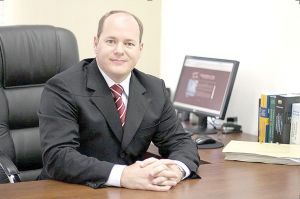 “É uma tendência do Superior Tribunal de Justiça de não deixar o consumidor suportar os prejuízos e despesas decorrentes da mora da construtora, fato que tem diferenciado essa decisão”  Régis Carvalho