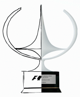 O troféu de 2008- foto ao lado - teve design de Oscar Niemeyer e também era feito de material recicl