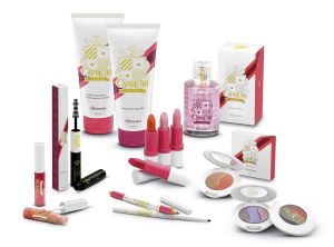 Capricho lança uma coleção com perfume, maquiagem e cuidados para o corpo para fazer as meninas arrasarem dentro e fora do colégio.
