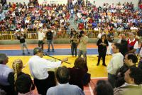 Governador em ginásio da cidade de Guia Lopes da Laguna