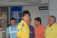 O jogador Kaká foi um dos mais aguardados pela torcia no aeroporto