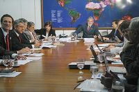 Ministra-chefe da Casa Civil, Dilma Rousseff, conversa comn o ministro das Relações Exteriores, Cels