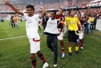 Flamengo é campeão brasileiro com vitória suada (2 a 1) no Maracanã