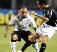 Roberto Carlos fica satisfeito com estreia e quer jogar domingo