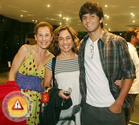 Rafael ao lado da mãe Cissa e da amiga Andrea Veiga