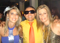 O comerciante Cícero Oliveira, 54, marido da advogada, ladeado pela amante Juliana e a esposa Vivian