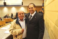 Antônio João e um dos proponentes do projeto, vereador Mario Cesar
