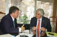 O prefeito de Ribas do Rio Pardo, Roberson Moureira com Delcidio em Brasilia, tempo curto para pedir