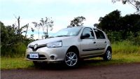 Renault Clio 2013 ganhou uma enorme grade frontal com a nova assinatura da marca francesa