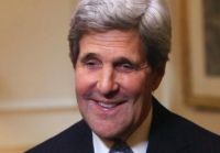 Kerry sendo entrevistado por Oppenheimer