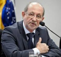 Reive assume mandato de quatro anos