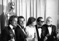 Em 1976, os vencedores do Oscar (da esq. para dir.) Michael Douglas, Milos Forman, Louise Fletcher,