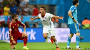 Chilenos vencem partida por 2 X 0 contra Espanha