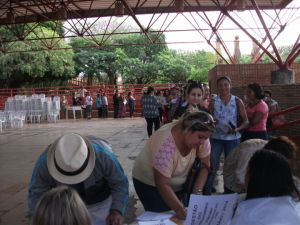 No Horto mutuários assinam contratos