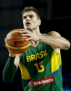 Atual campeão da NBA pelo San Antonrio Spurs, Tiago Splitter é uma das forças do Brasil