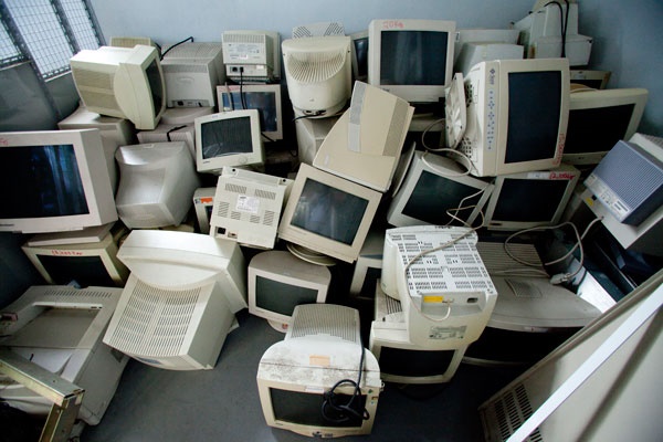 O lixo eletrônico tem se tornado um problema cada vez mais preocupante