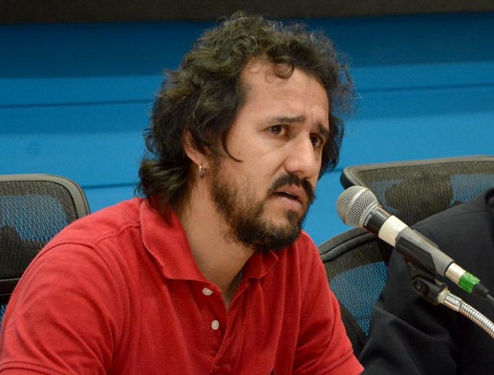 Na opinião de Enéas, a omissão do Estado em resolver essa questão é amplamente destacada.